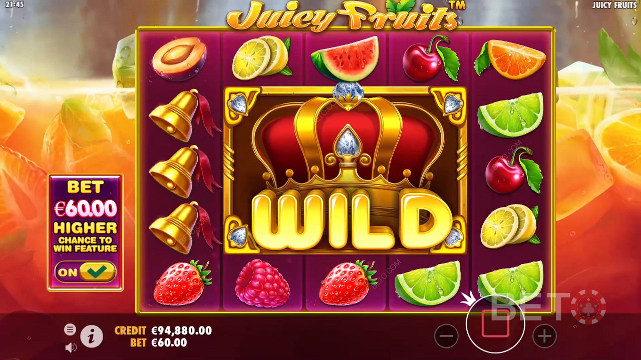 Wild-symboli laajenee Juicy Fruits -kolikkopelissä.