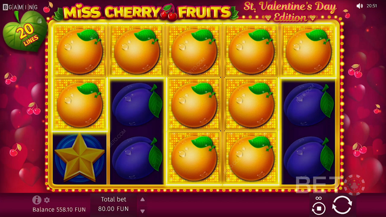 Paljon oransseja symboleja Miss Cherry Fruits -kolikkopelissä